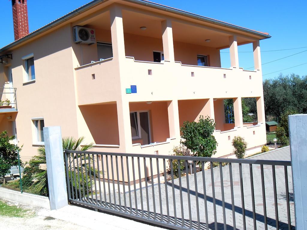 Apartments Katja Штинян Екстер'єр фото
